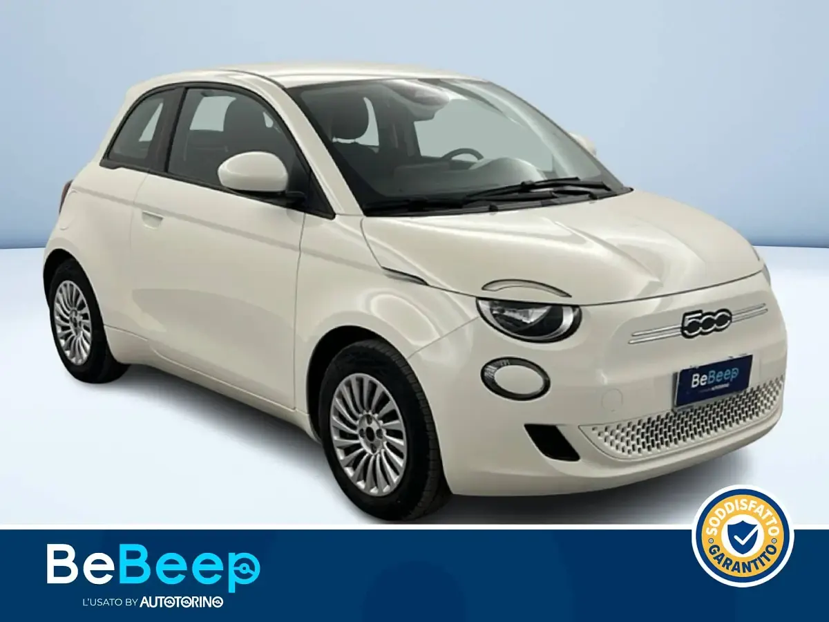 Usata Fiat 500e Red 69 kW (95 CV) 2024 Bianco pastello Berlina
