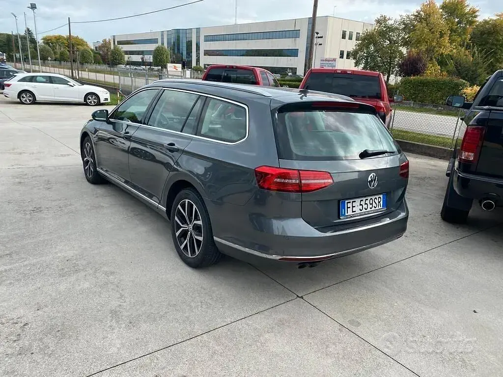 Usata VW Passat 190 CV (139 kW) 2016 Grigio Station wagon