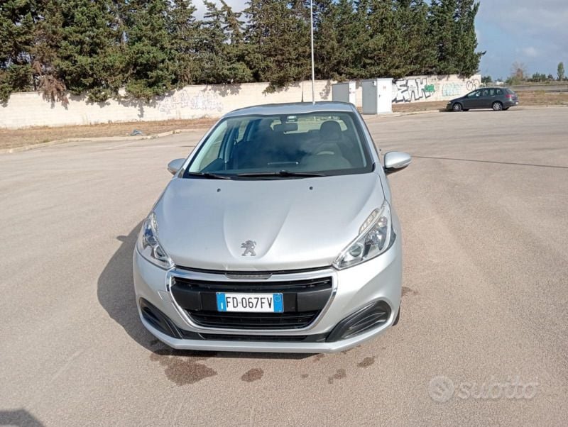Usata Peugeot 208 92 CV (67 kW) 2016 Utilitaria