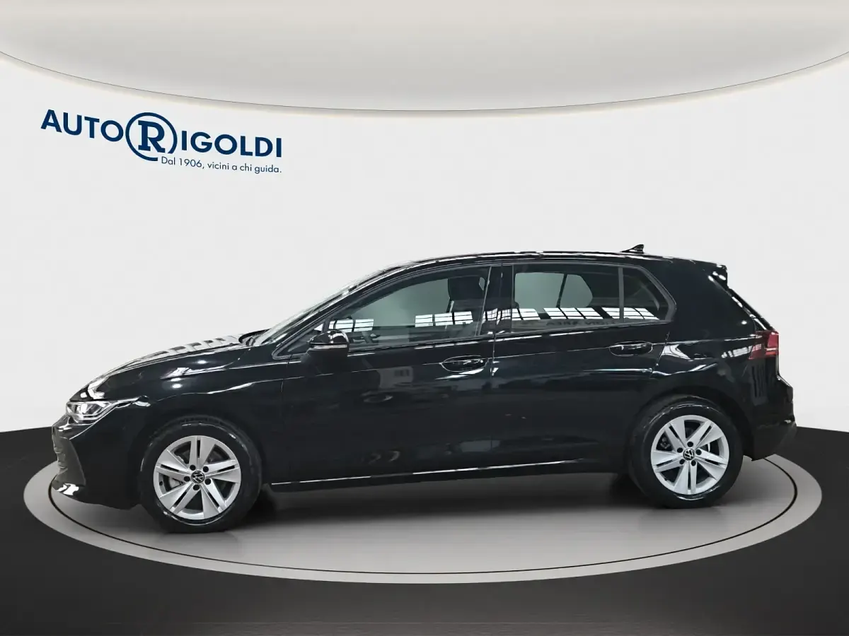 Usata VW Golf VIII Life 116 CV (85 kW) 2025 Grenadill black metallizzato Berlina