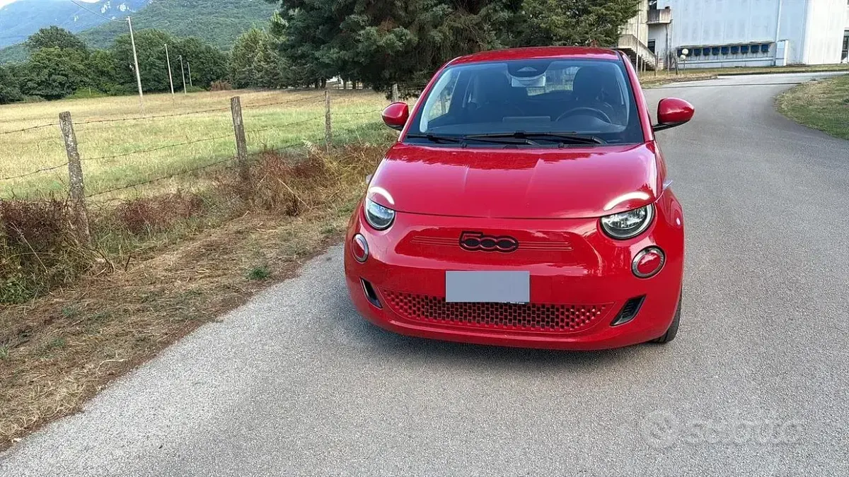 Usata Fiat 500e 86 kW (118 CV) 2022 Rosso Berlina