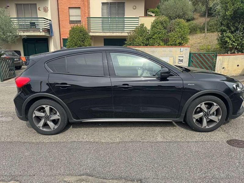 Usata Ford Focus Active 125 CV (91 kW) 2019 Nero