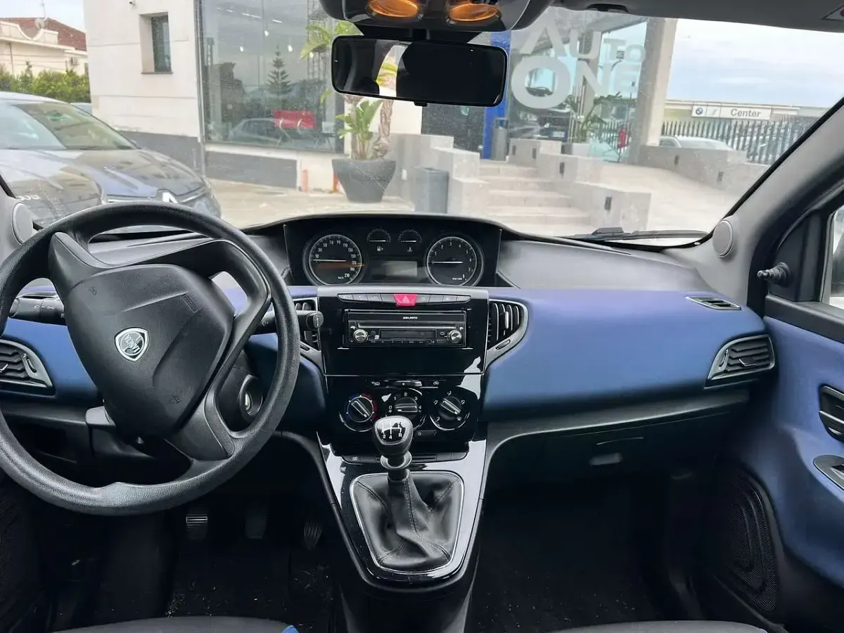 Usata Lancia Ypsilon Silver 69 CV (50 kW) 2017 Bianco Utilitaria