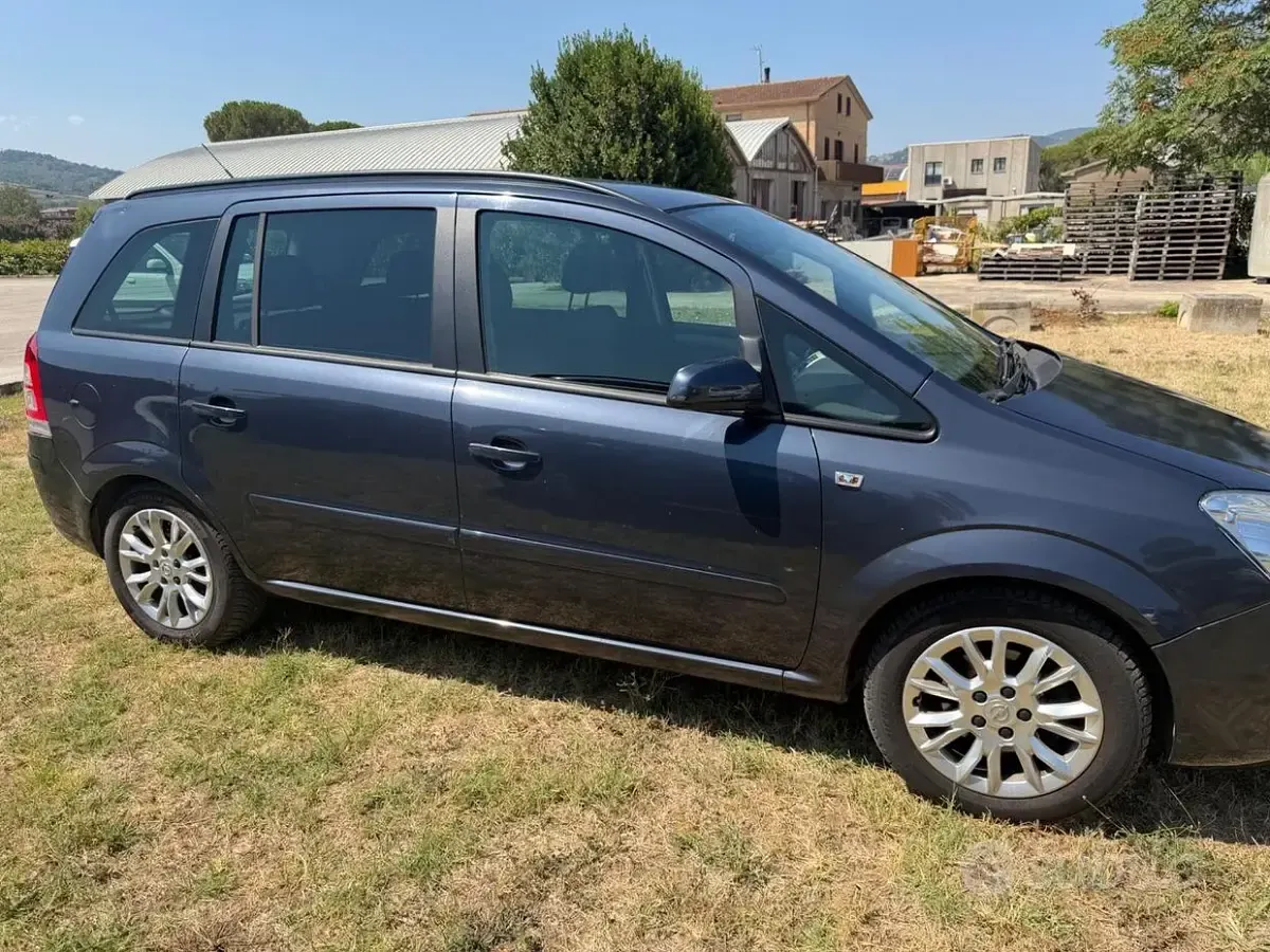 Usata Opel Zafira Cosmo 115 CV (84 kW) 2008 Blu Monovolume