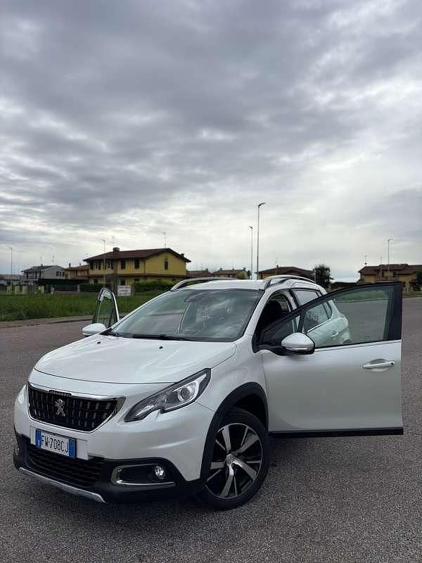 Usata Peugeot 2008 Allure 102 CV (75 kW) 2019 SUV