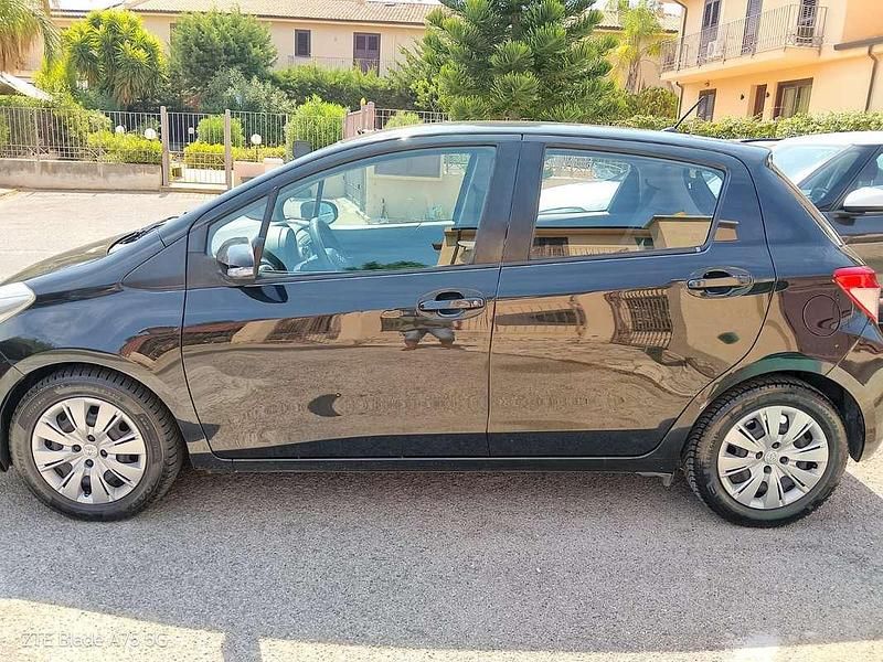Begagnad Toyota Yaris Lounge 90 HK (66 kW) 2012 Halvkombi