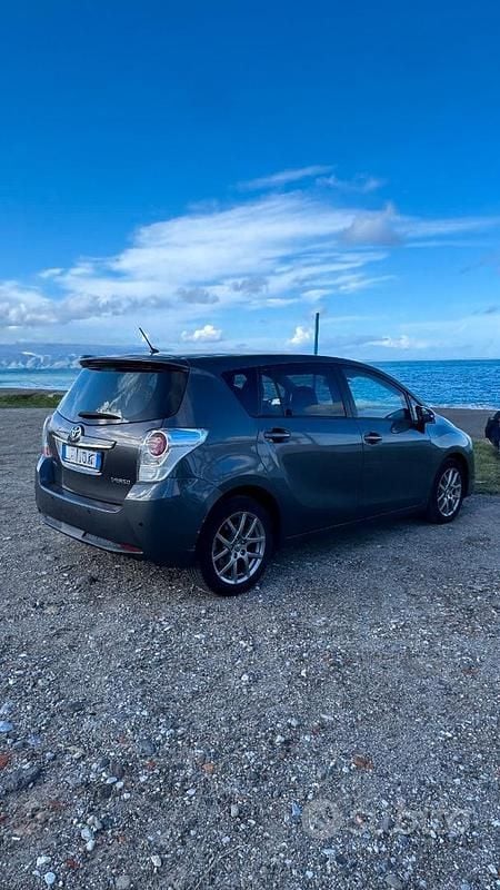 Usata Toyota Verso Active 124 CV (91 kW) 2013 Grigio Monovolume