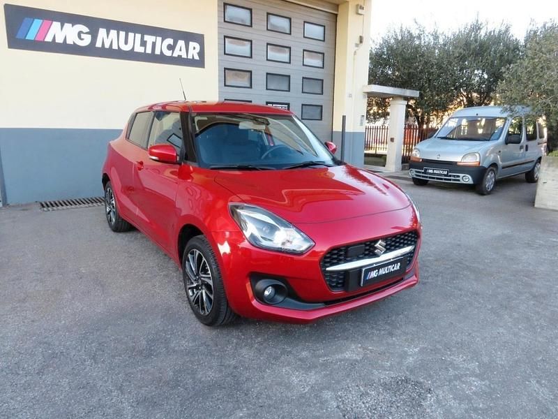 Rosso Usata 2022 Suzuki Swift Tre volumi | 16.500 € (Buon prezzo) - Immagine 1/4
