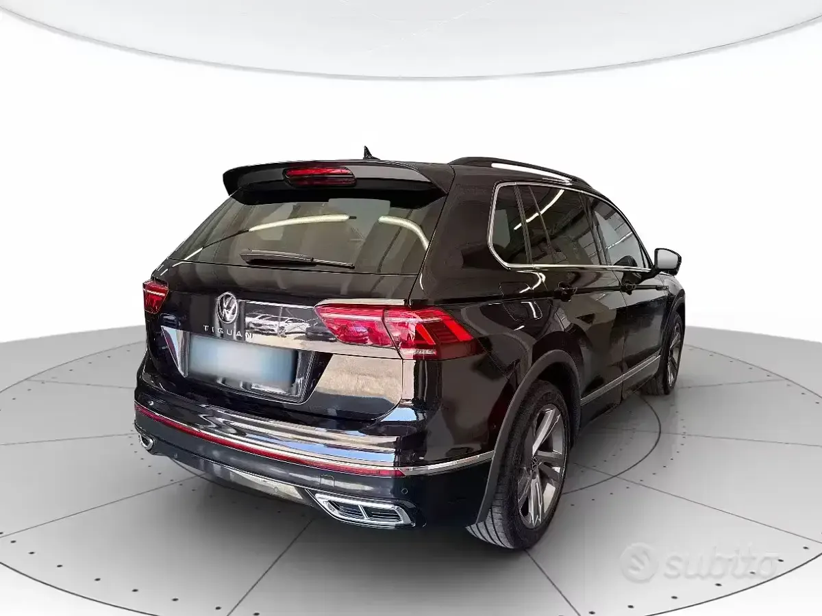 Usata VW Tiguan R-line 150 CV (110 kW) 2022 Nero metallizzato SUV