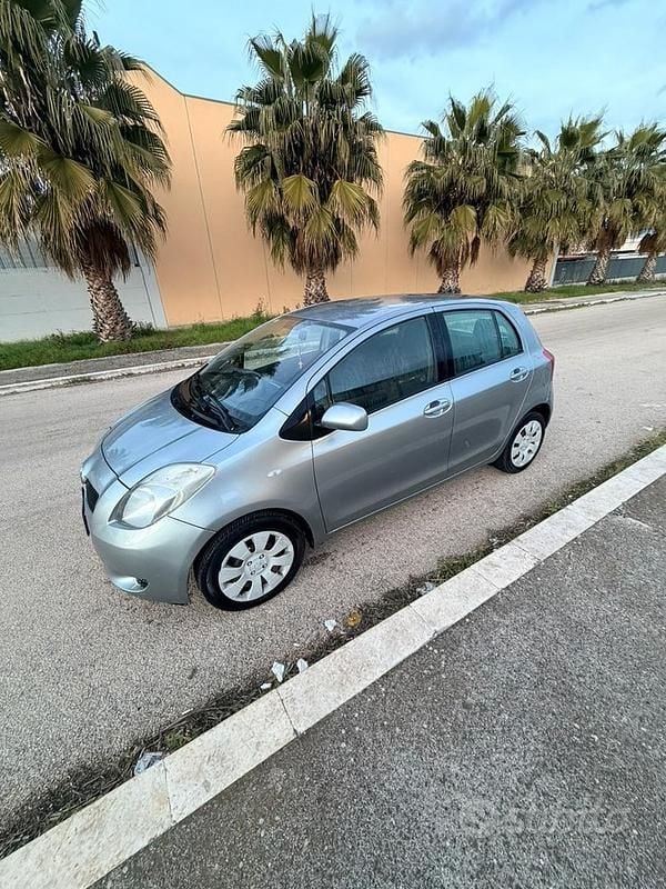Usata Toyota Yaris Sol 65 CV (47 kW) 2006 Grigio Utilitaria