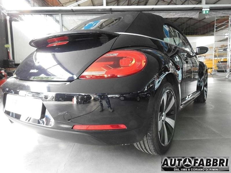 Usata VW Beetle Cabriolet Design 105 CV (77 kW) 2016 Nero Cabrio