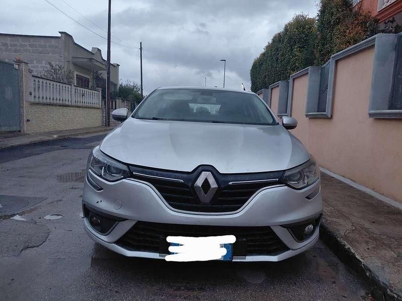 Usata 2016 Renault Mégane III LIMITED Tre volumi | 8000 € (Super prezzo) - Immagine 1/4