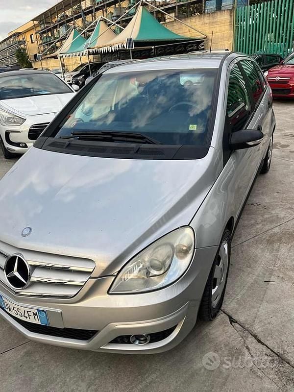 Usata Mercedes B180 Chrome 109 CV (80 kW) 2007 Grigio Monovolume