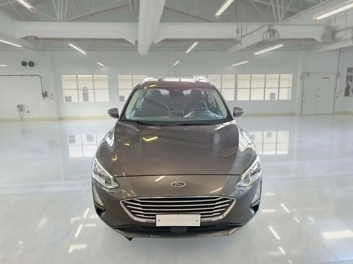 Usata Ford Focus Business Edition 120 CV (88 kW) 2021 Grigio Station wagon