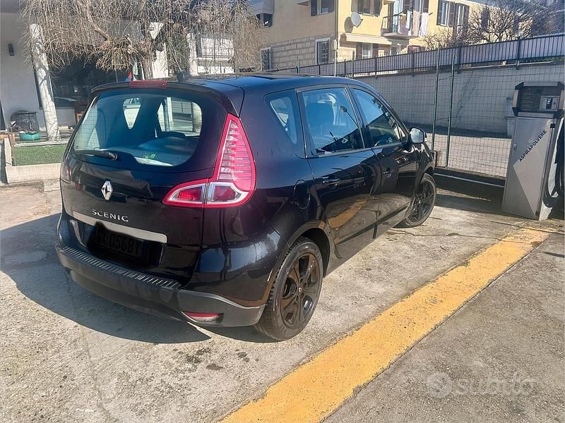 Usata Renault Scénic III Dynamique 110 CV (80 kW) 2010 Monovolume