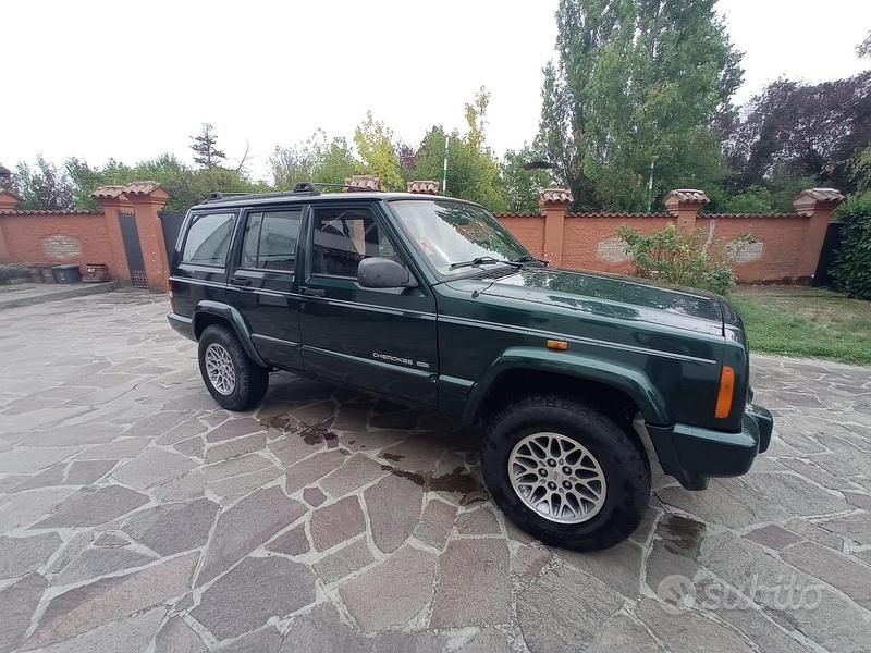 Usata Jeep Cherokee 116 CV (85 kW) 1999 Verde SUV