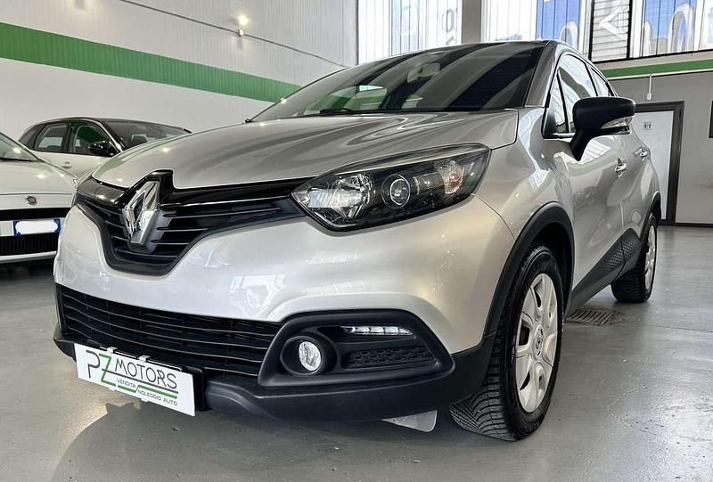 Usata Renault Captur 90 CV (66 kW) 2014 Argento SUV