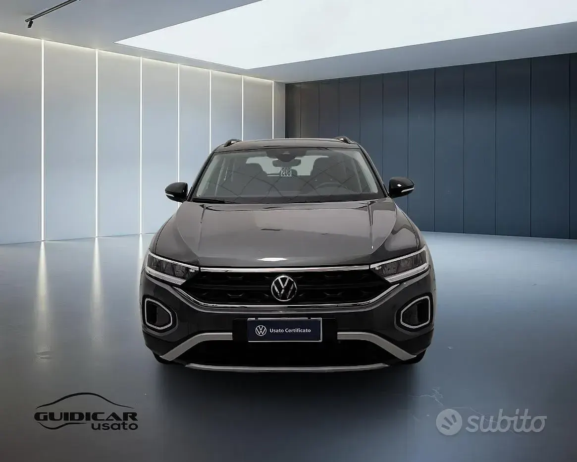 Usata VW T-Roc Life 150 CV (110 kW) 2024 Grigio SUV