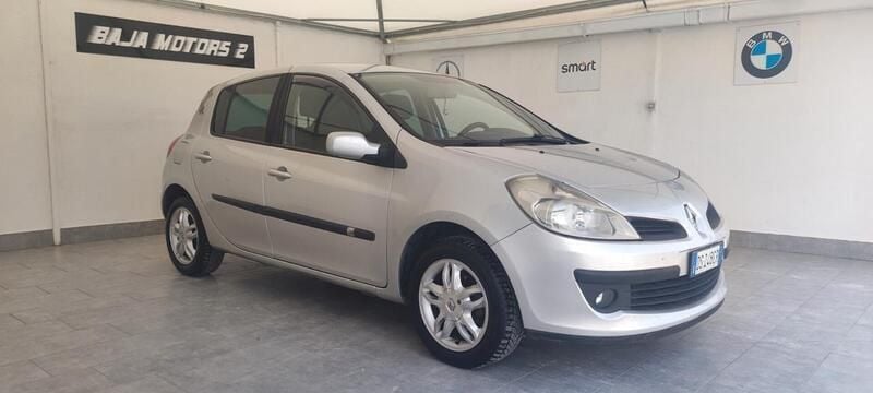Usata Renault Clio II LE 64 CV (47 kW) 2008 Argento Berlina
