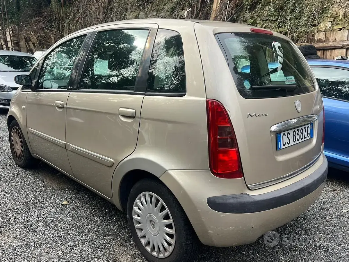 Usata Lancia Musa 95 CV (69 kW) 2005 Marrone Monovolume