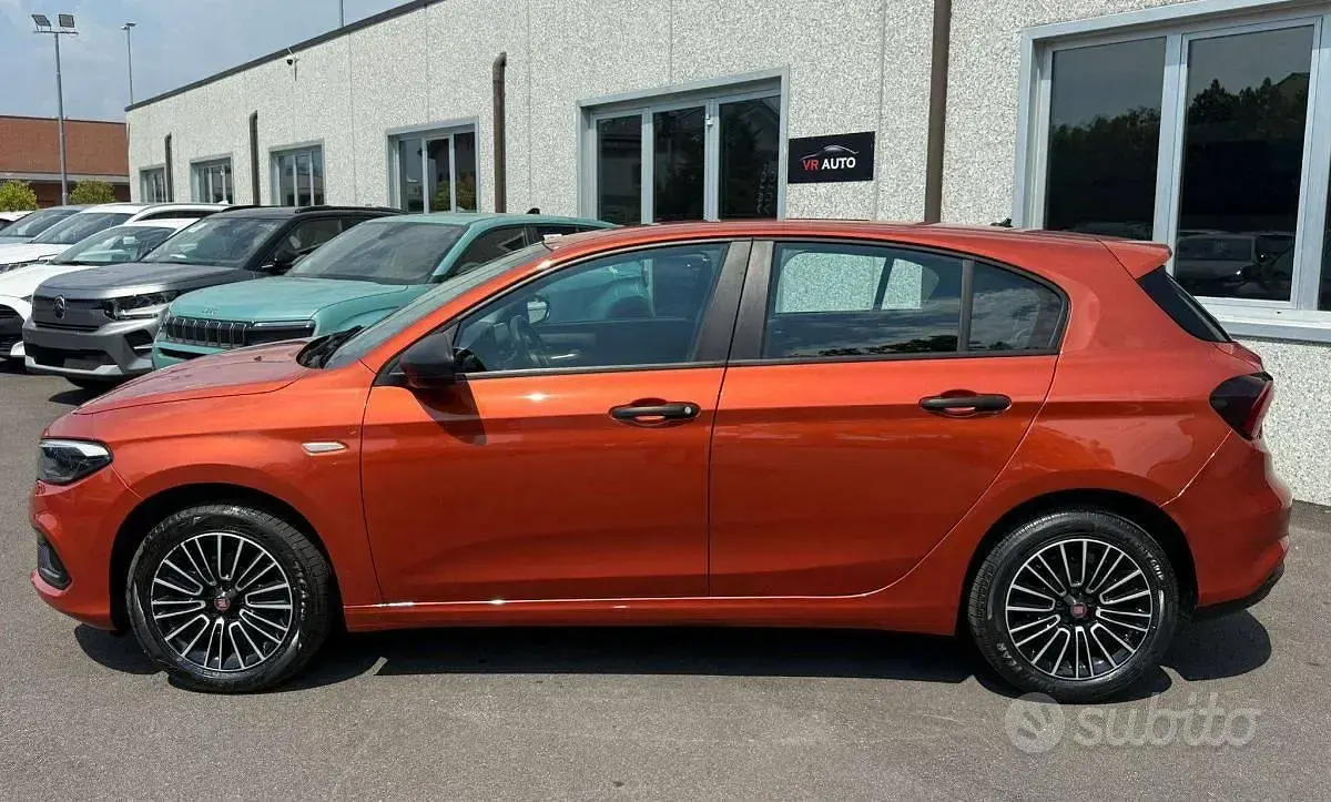 Usata Fiat Tipo 101 CV (74 kW) 2023 Arancione Berlina