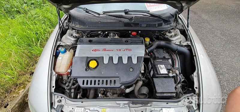 Usata Alfa Romeo 147 120 CV (88 kW) 2006 Grigio Utilitaria
