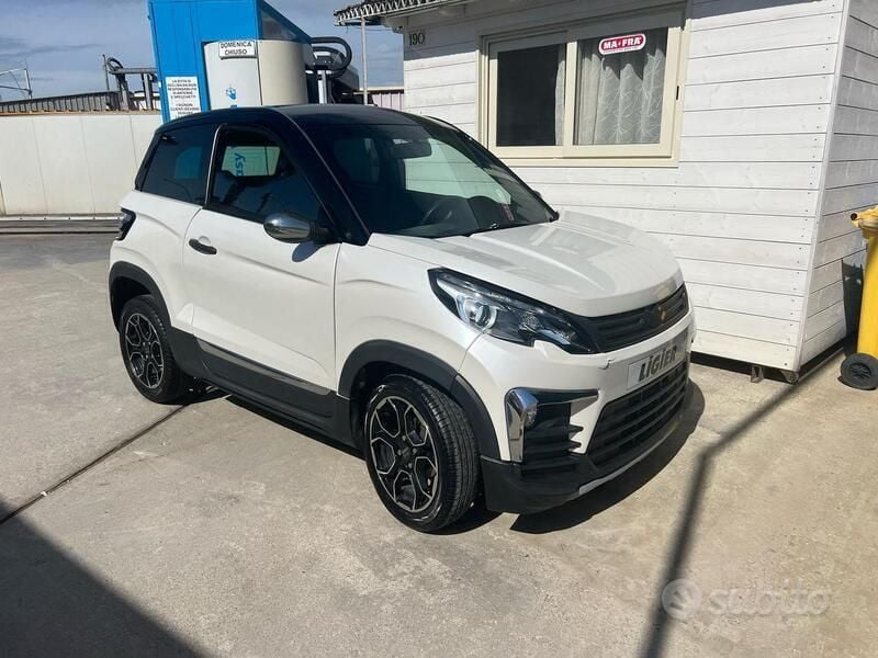 Bianco Usata 2021 Ligier JS60 Due volumi | 14.500 € - Immagine 1/4