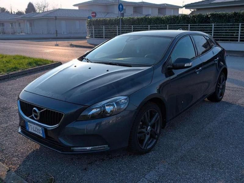 Usata Volvo V40 120 CV (88 kW) 2018 Blu/azzurro Berlina