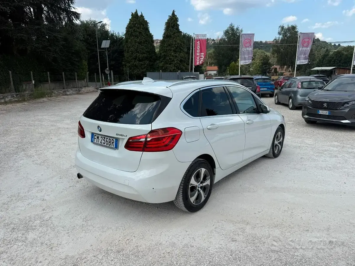 Usata BMW 218 Luxury Line 150 CV (110 kW) 2017 Bianco Station wagon