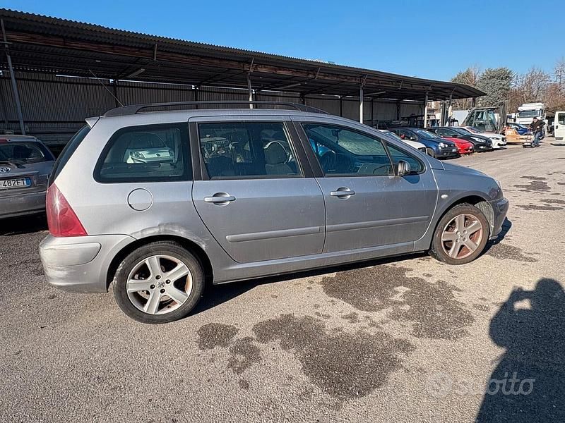 Usata Peugeot 307 108 CV (79 kW) 2005 Grigio Station wagon