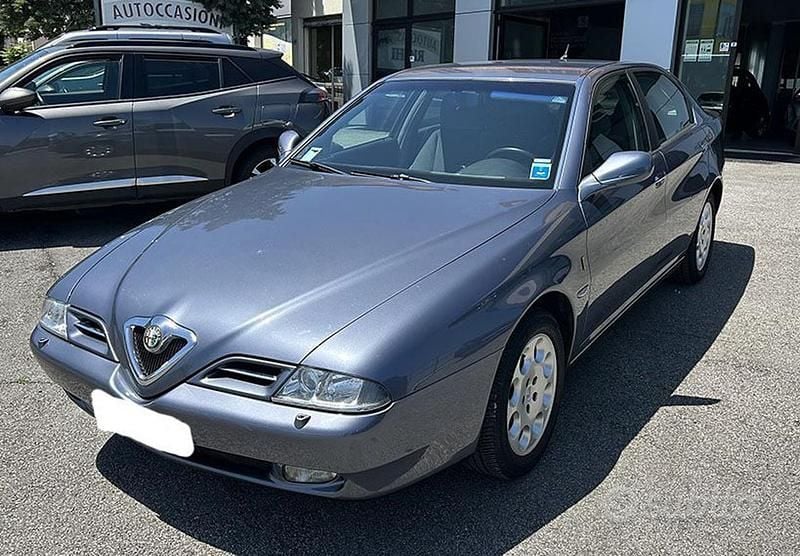 Argento metallizzato Usata 2000 Alfa Romeo 166 Progression Berlina | 6500 € (Molto cara) - Immagine 1/4