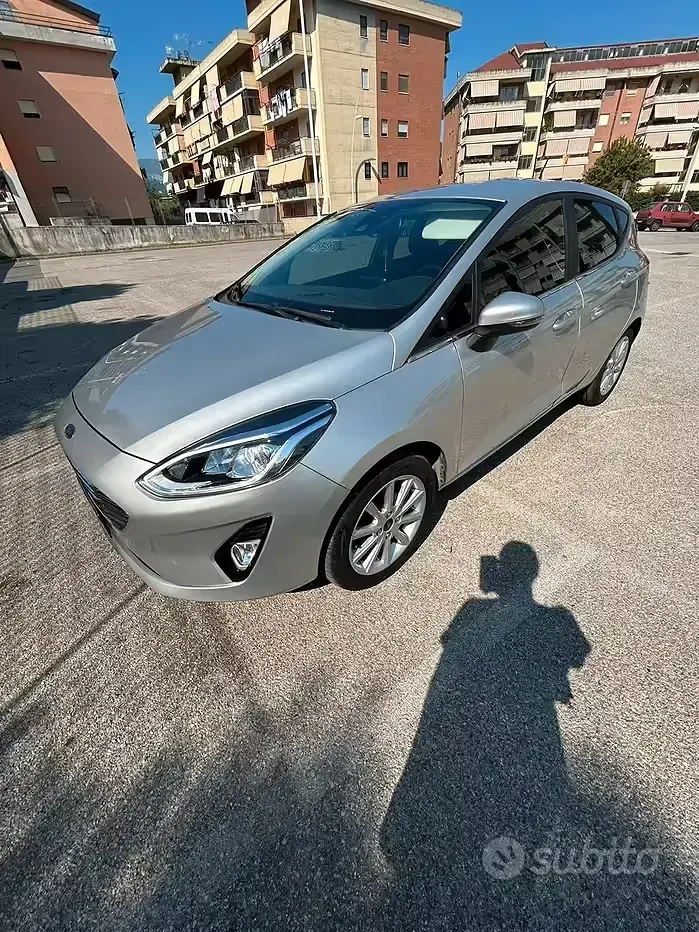 Usata Ford Fiesta 85 CV (62 kW) 2018 Grigio Utilitaria