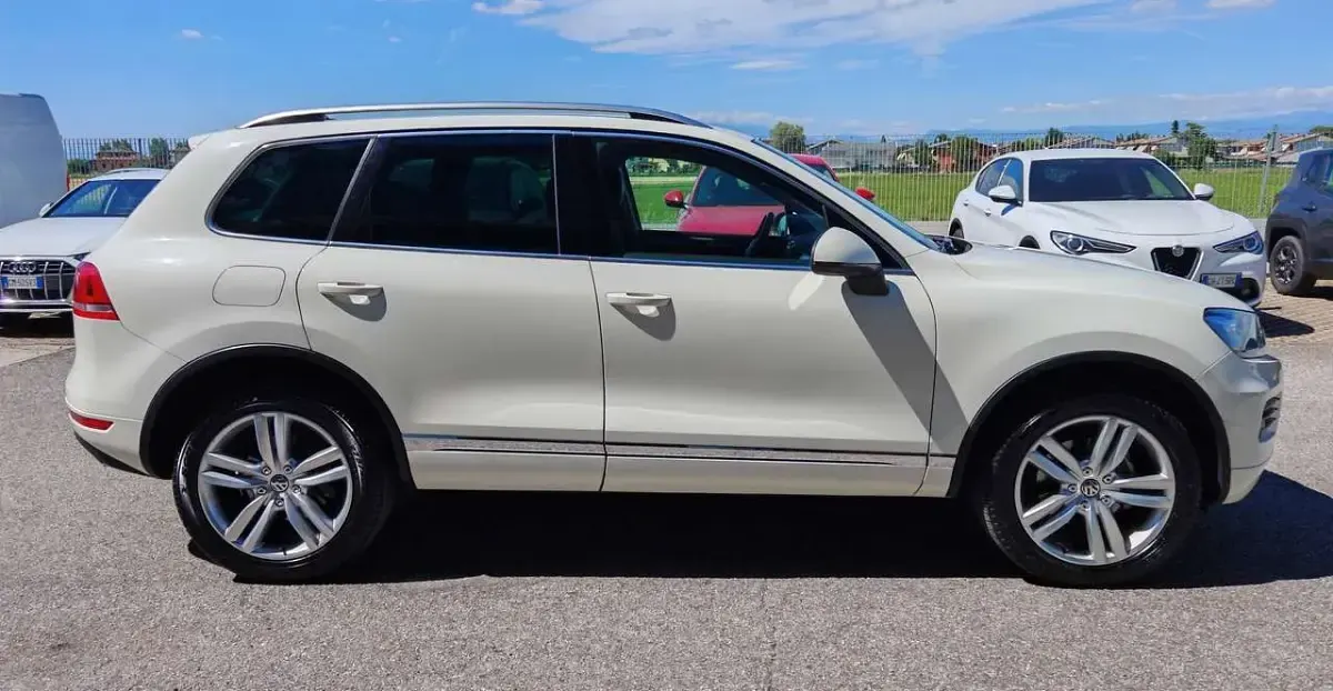 Usata VW Touareg 245 CV (180 kW) 2011 Bianco SUV