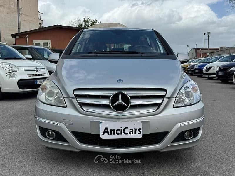 Usata Mercedes B200 Chrome 140 CV (102 kW) 2010 Argento Monovolume