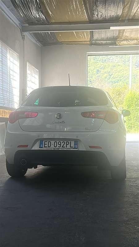 Usata Alfa Romeo Giulietta Progression 105 CV (77 kW) 2010 Bianco Utilitaria