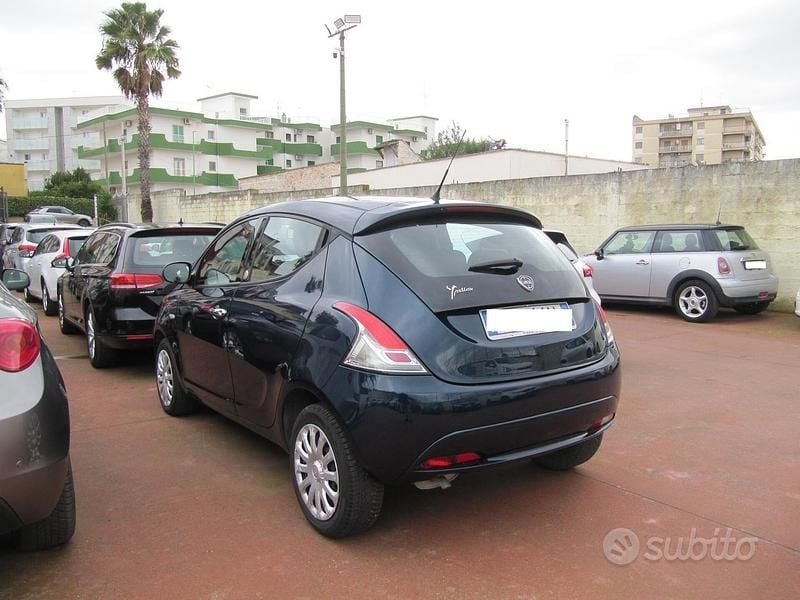 Usata Lancia Ypsilon Silver 69 CV (50 kW) 2017 Verde Utilitaria