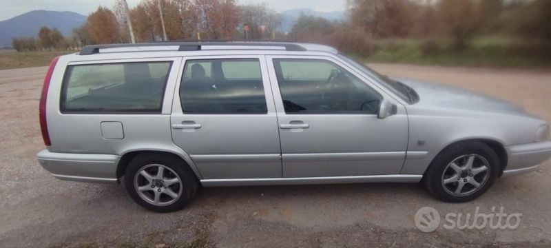 Usata Volvo V70 140 CV (102 kW) 2000 Argento Station wagon