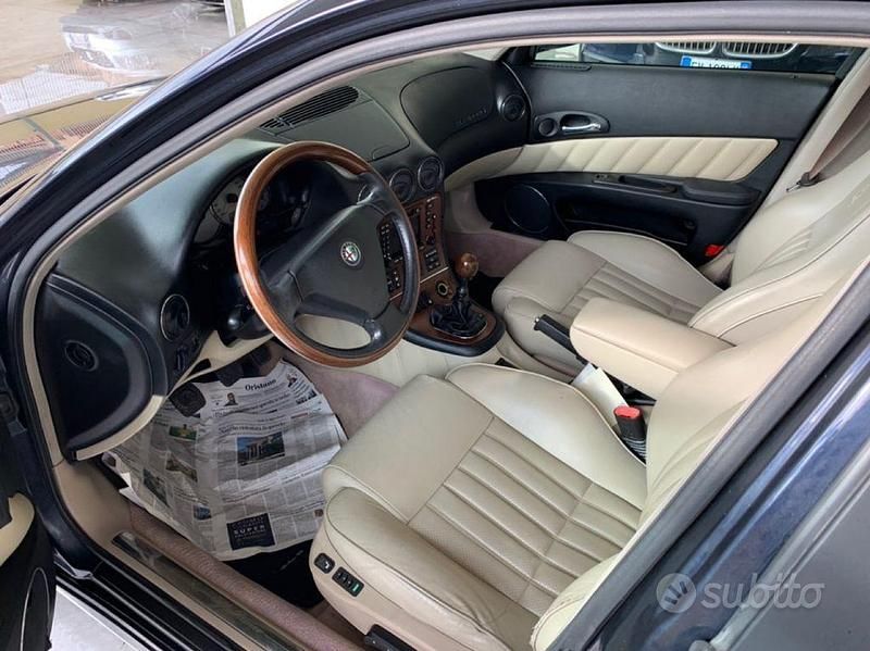 Usata Alfa Romeo 166 Distinctive 140 CV (102 kW) 2001 Blu Berlina