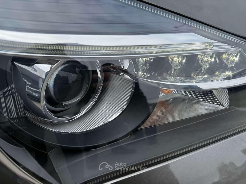 Usata Toyota Yaris Hybrid Style 75 CV (55 kW) 2016 Grigio Berlina