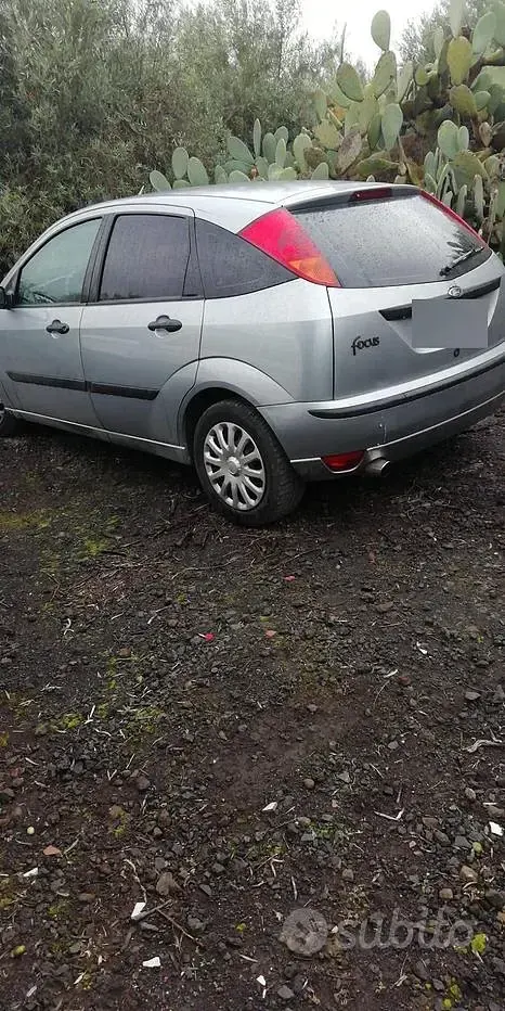 Usata Ford Focus 100 CV (73 kW) 2005 Grigio Berlina