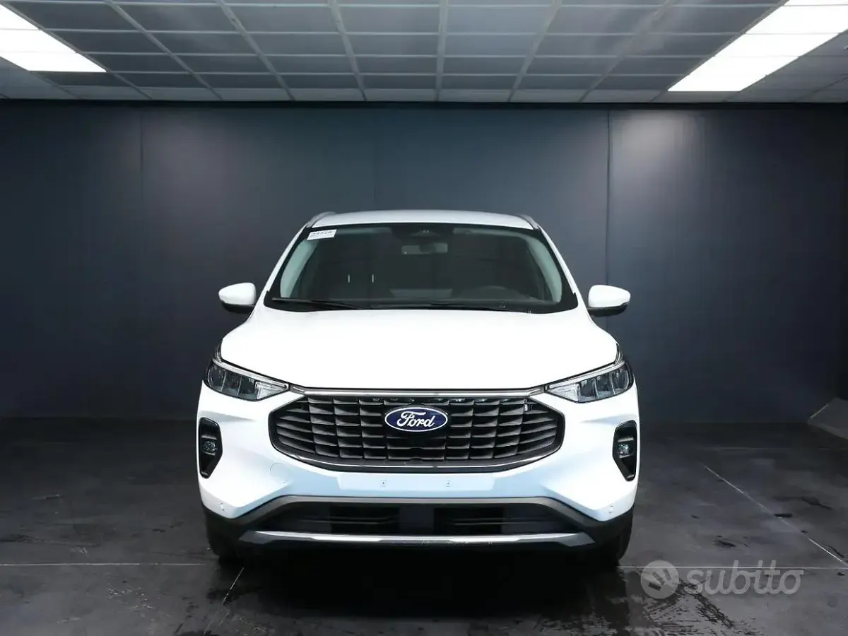 Usata Ford Kuga Titanium 179 CV (131 kW) 2025 Bianco SUV