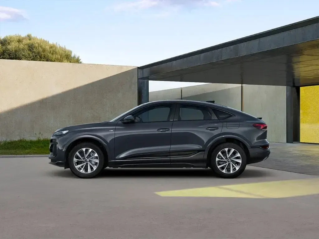 Nuova Audi Q6 e-tron S-Line 225 kW (306 CV) 2026 Grigio magnete SUV