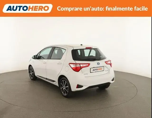 Usata Toyota Yaris Hybrid Active 73 CV (53 kW) 2018 Bianco Berlina