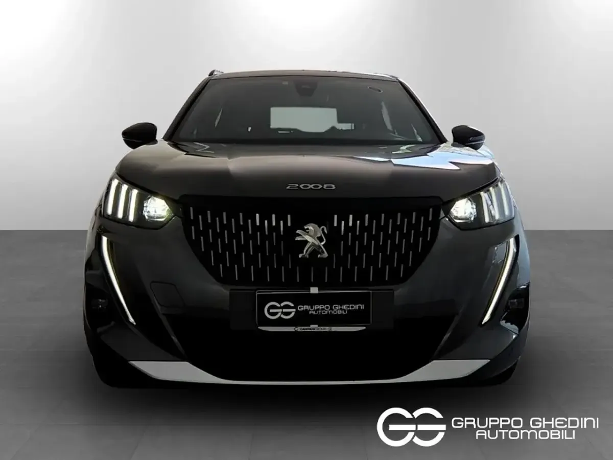 Usata Peugeot 2008 GT 131 CV (96 kW) 2021 Grigio platino SUV