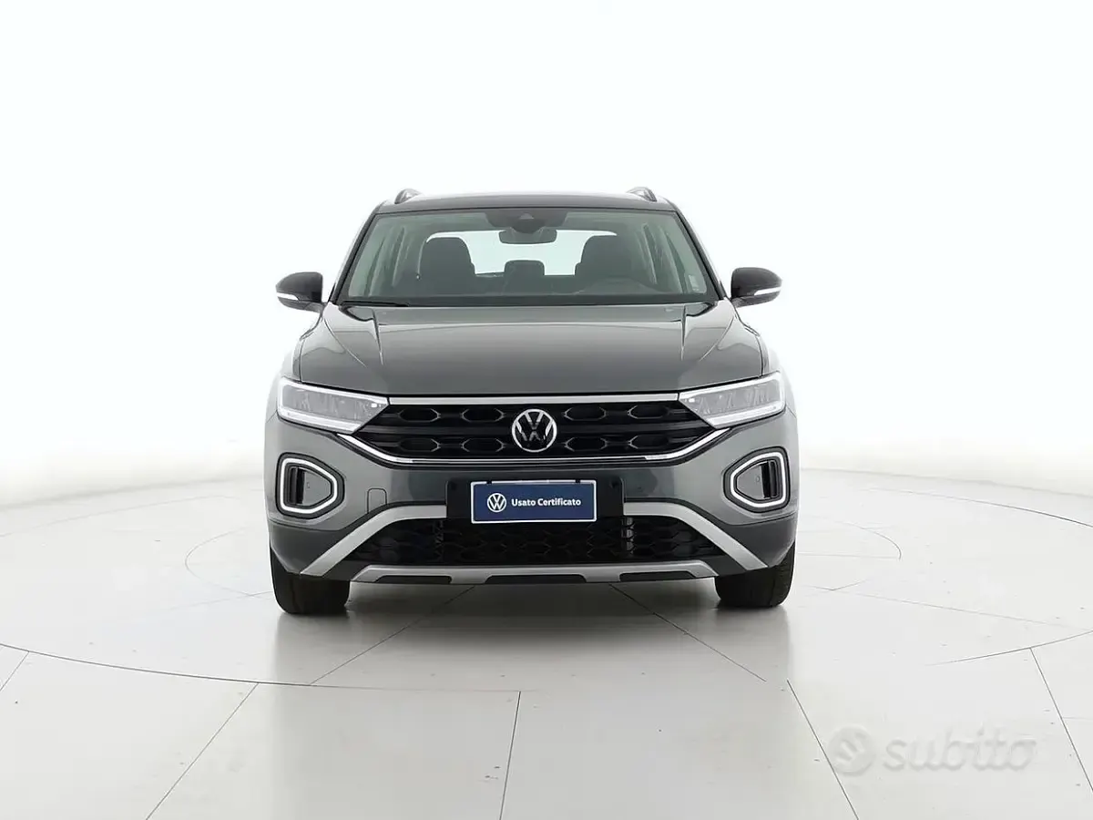 Usata VW T-Roc Life 150 CV (110 kW) 2024 Grigio SUV