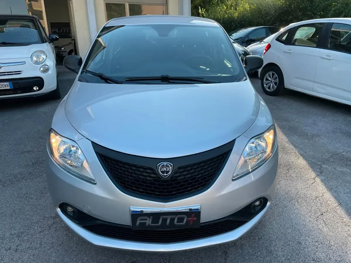 Usata Lancia Ypsilon S 69 CV (50 kW) 2018 Argento Utilitaria