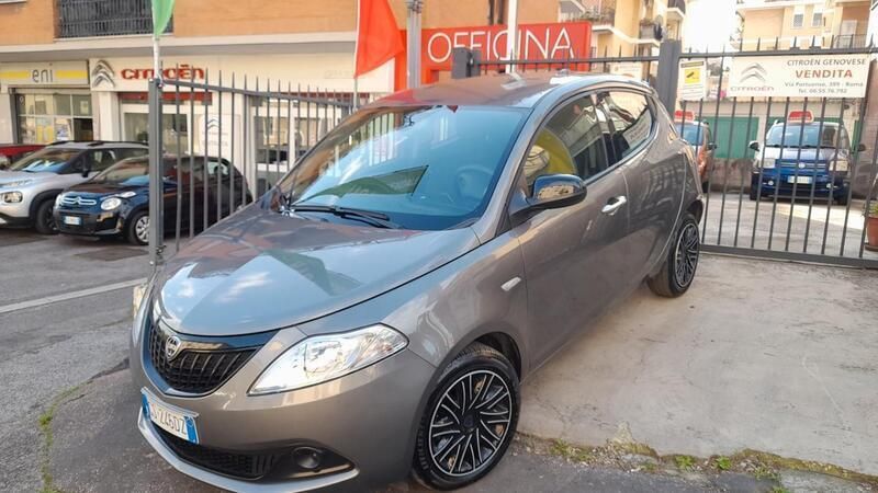 Usata Lancia Ypsilon Gold 69 CV (50 kW) 2023 Grigio Utilitaria