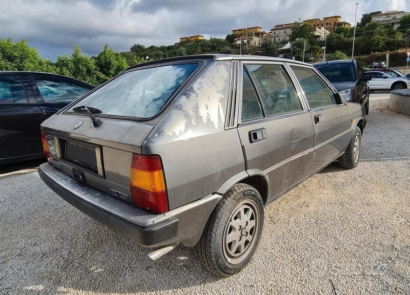 Usata Lancia Delta 78 CV (57 kW) 1985 Grigio Utilitaria