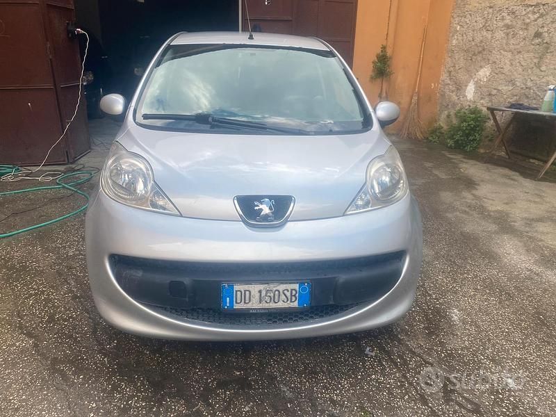 Usata Peugeot 107 68 CV (50 kW) 2007 Grigio Utilitaria