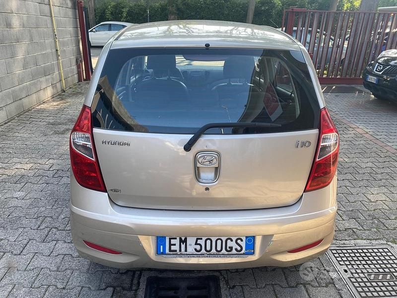 Usata Hyundai i10 Classic 69 CV (50 kW) 2012 Beige Utilitaria